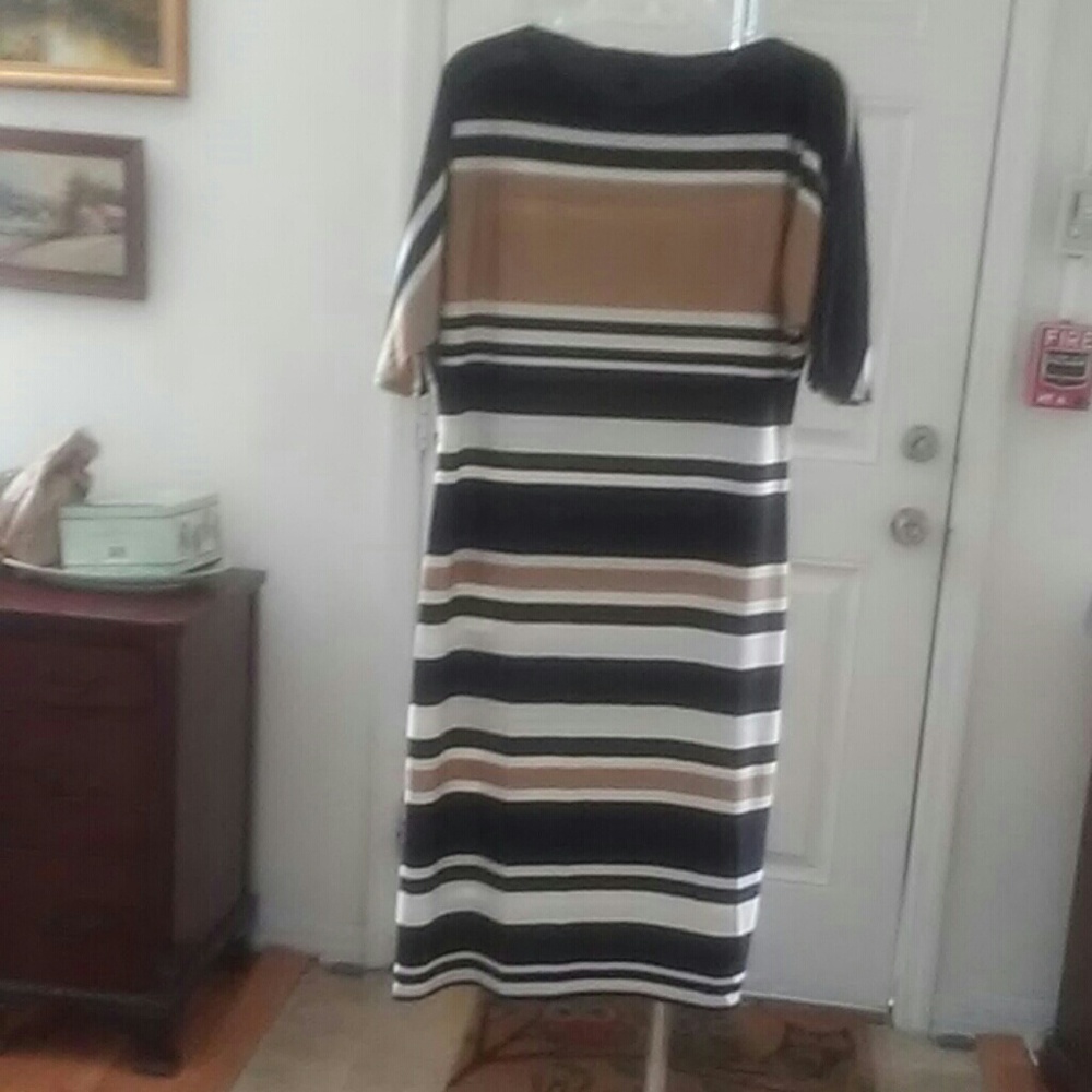 Dresses - Picture 2 of 2